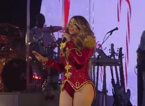 Mariah Carey dje koncert në Paris, performon “All I want for Christmas is you” (video)