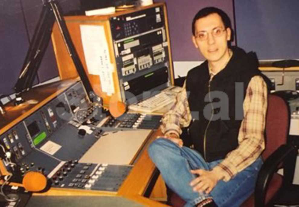 Adi Krasta nostalgji për kohën kur bënte gazetarin në BBC