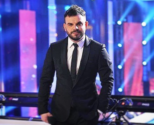 “S’është çudi të bëhem gej”, moderatori shqiptar çudit me deklaratën në ekran