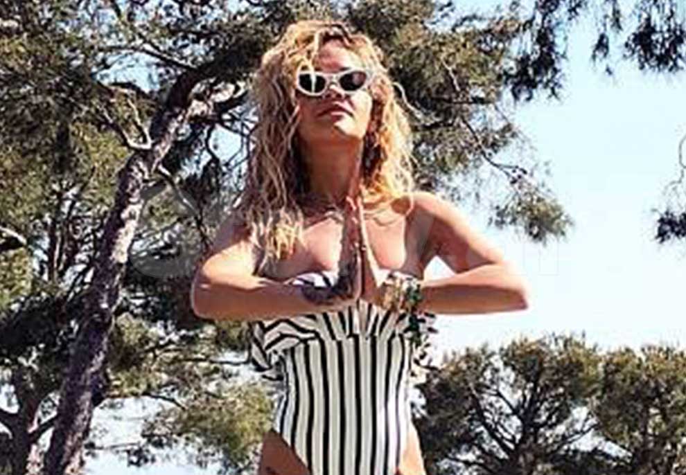 Rita Ora në pishina, ja rroba banjet në modë për verën 2018-të