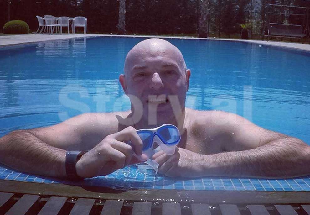 Brenda vilës luksoze të Blendi Fevziut, gazetari freskohet në pishinën e tij