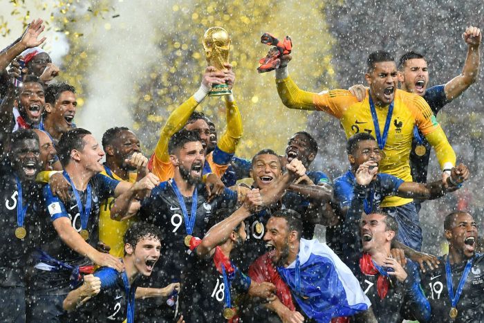 Finalja e çmendur shpall kampione bote Francën, futbollistët që morën kupat në shtëpi