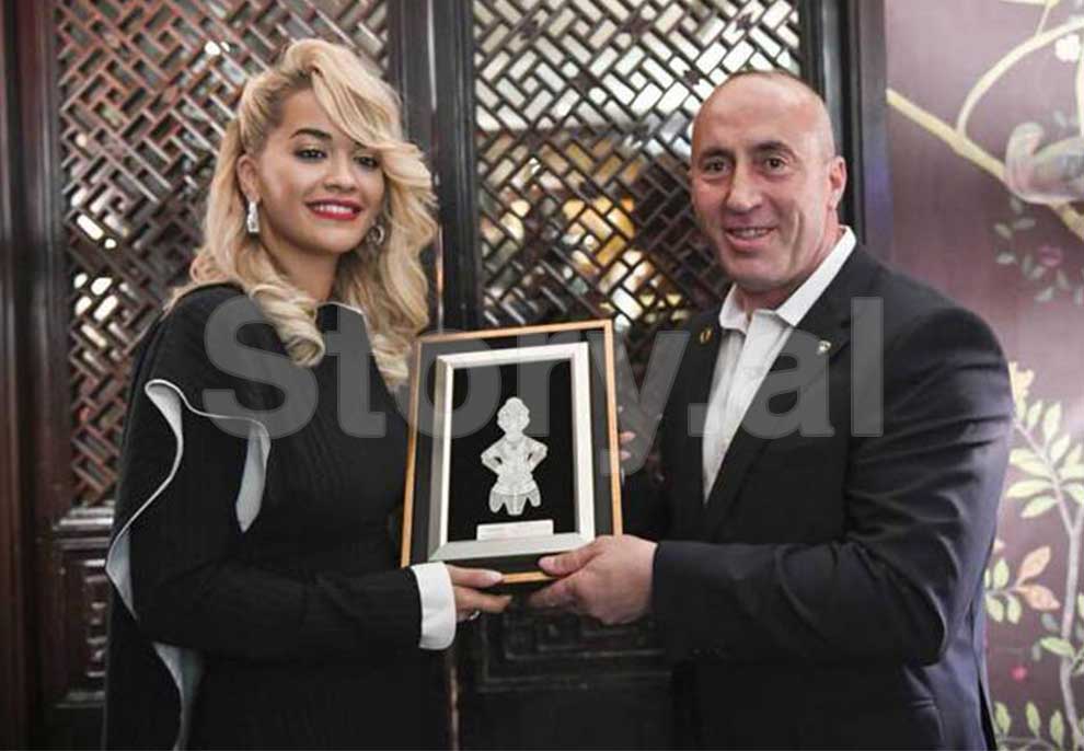 Ramush Haradinaj në Londër me Rita Orën, dedikimi që i bëri këngëtares pas takimit