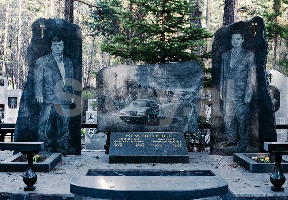 Luksi pas vdekjes/ Makina, bizhuteri dhe pije të shtrenjta në varrezat e mafiozëve rusë