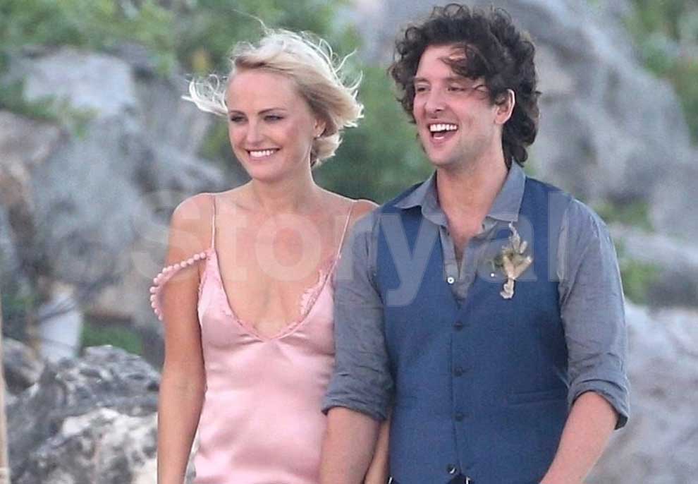 Nusja më seksi që keni parë, aktorja e Hollivudit dasmë në plazhin e Meksikës