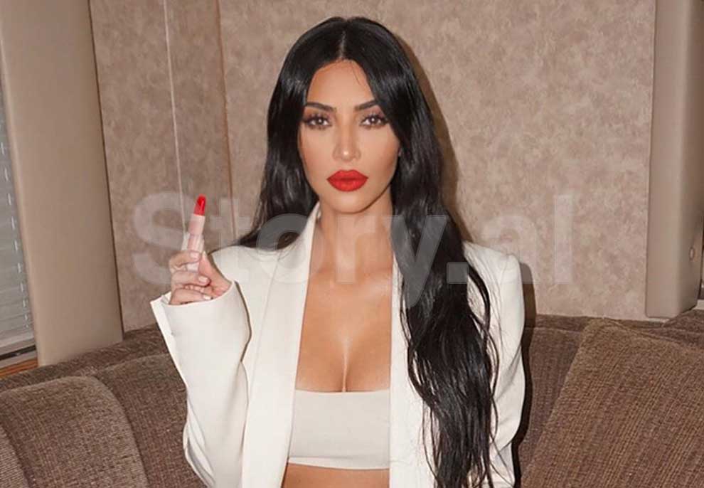 Perfeksioni s’ekziston as për Kim Kardashian, mbretëresha e ‘make up-it’ probleme me lëkurën
