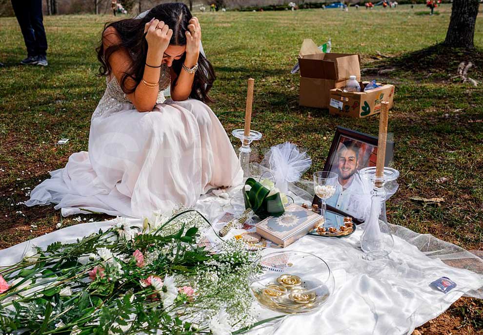 Dasmë në varreza/ 22-vjeçarja ceremoni prekëse pasi i vranë partnerin