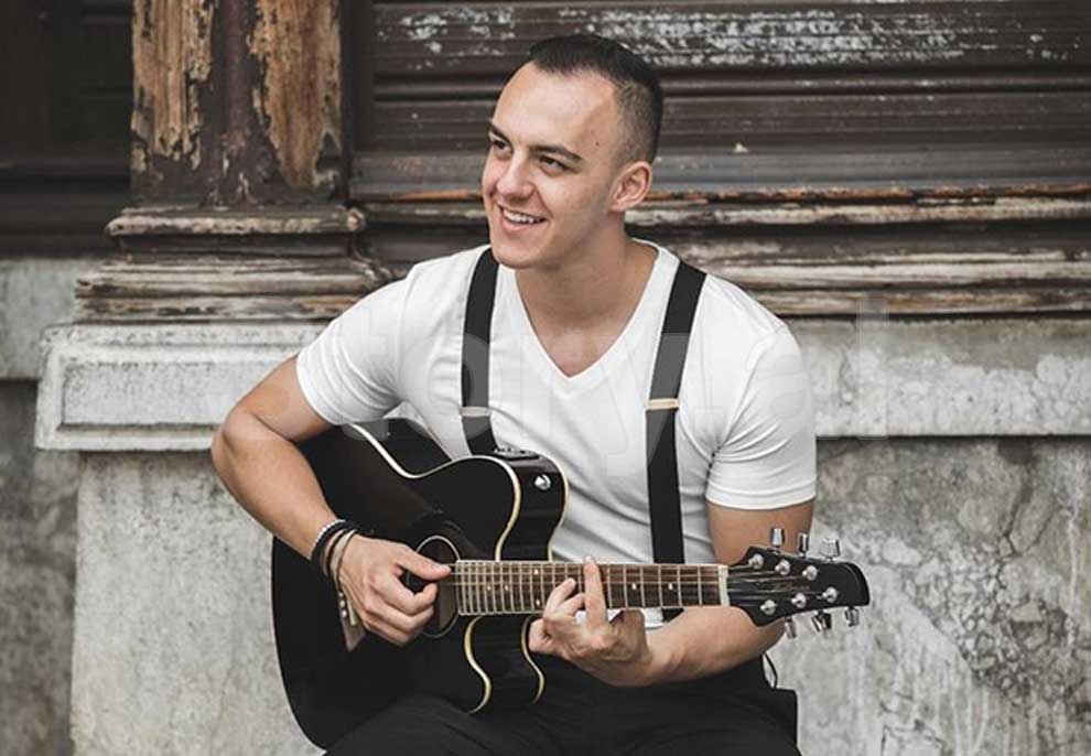 La Australinë për karrierë muzikore në Tiranë, kjo është historia e John Shahut