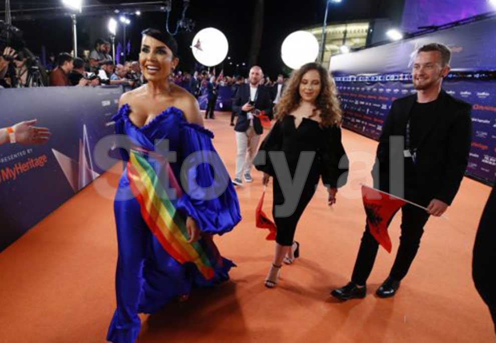 Jonida Maliqi shkëlqen në tapetin portokalli të “Eurovision”, tërheq vëmendjen veshja e saj