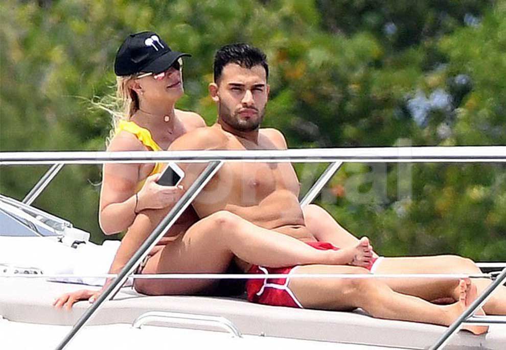Britney Spears lë pas shqetësimet, argëtohet në jaht me të dashurin e ri