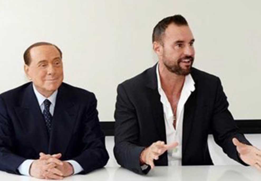 Silvio Berlusconi mysafir i Philipp Plein, stilisti zbulon detaje nga bashkëpunimi i papritur!