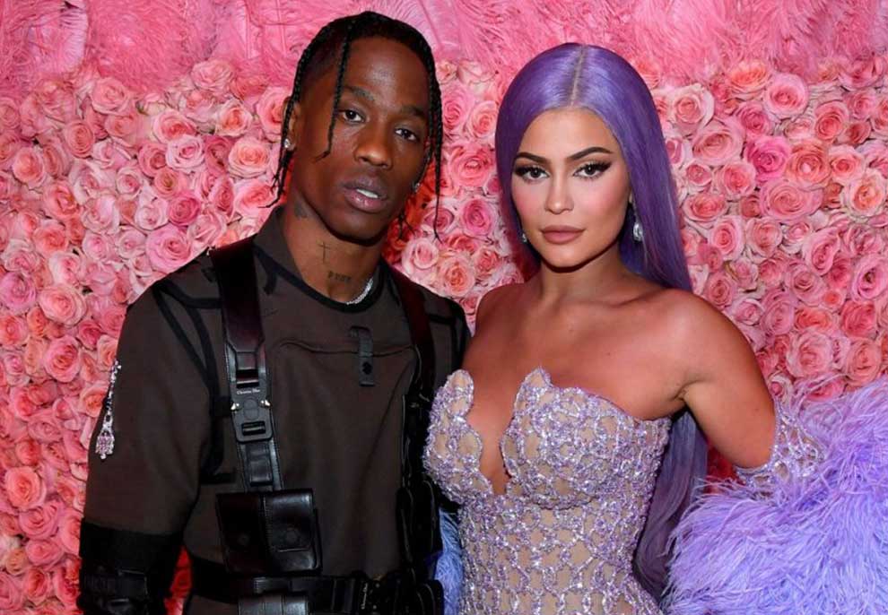 Diamante dhe petale, Kylie Jenner surprizohet nga i dashuri saj