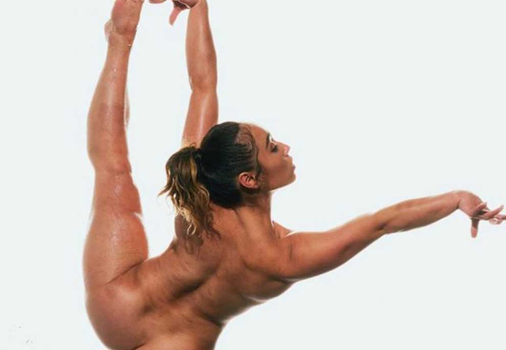 Gjimnastja e notës 10 pozon nudo: Jam krenare për trupin tim – Foto