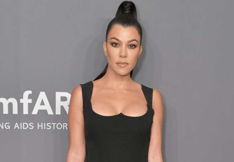 Kourtney Kardashian i bien flokët, injekton plazmë në kokë për t’i rikuperuar