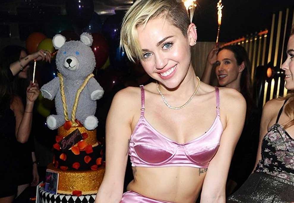 Miley Cyrus publikon foto intime me të dashurin e ri