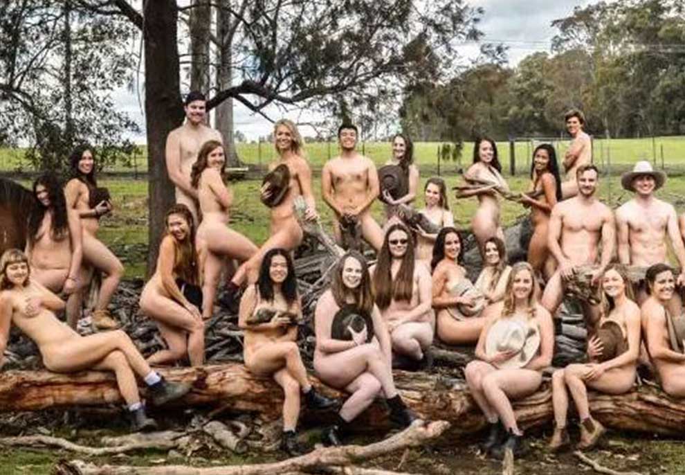 30 studentë pozojnë nudo
