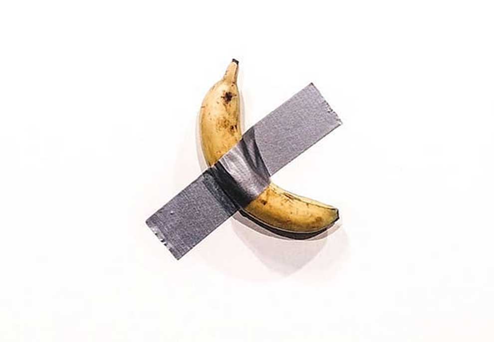 Skandali në ekspozitë/ Vizitori ha bananen 120.000 dollarëshe