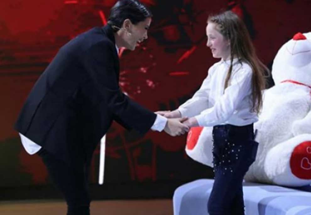 11-vjeçarja e braktisur nga i ati, Dafina Zeqiri i jep forcë: Ne kemi të njejtën histori, mos u dorëzo!