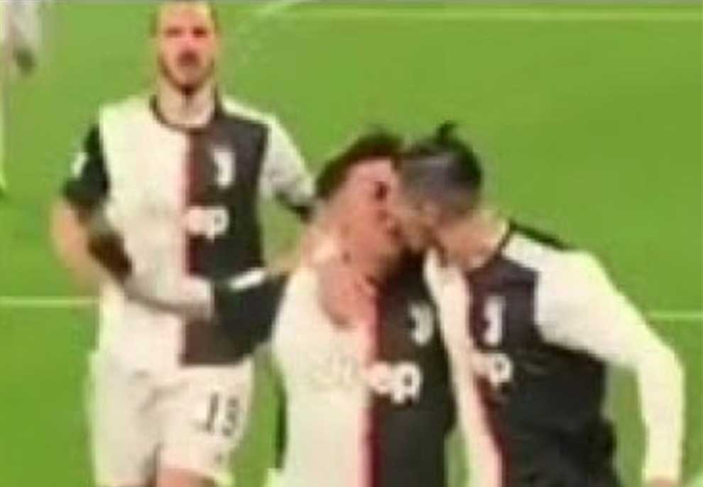 VIDEO/ Ronaldo duket sikur puth në buzë Dybalanë në momentin e festimit të golit