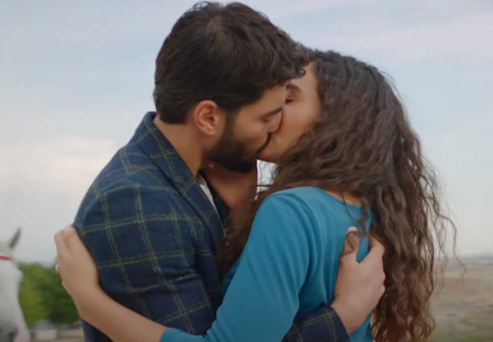 Kritikat për puthjen në serialin turk