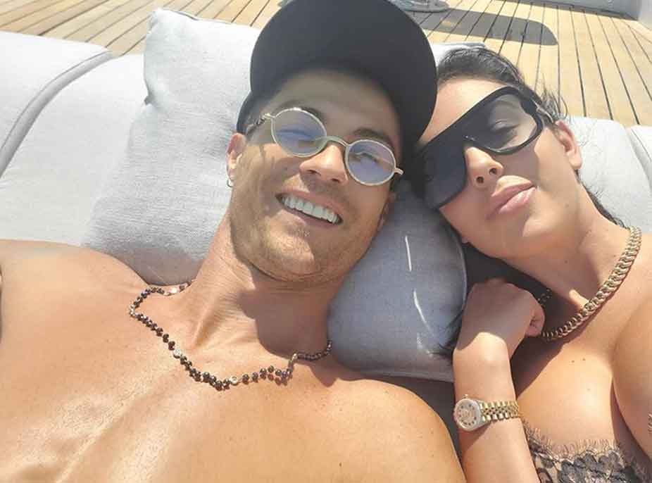 Cristiano Ronaldo dhe Georgina Rodriguez pushime në jahtin luksoz, modeles vetëm çorapet i kushtojnë qindra dollarë