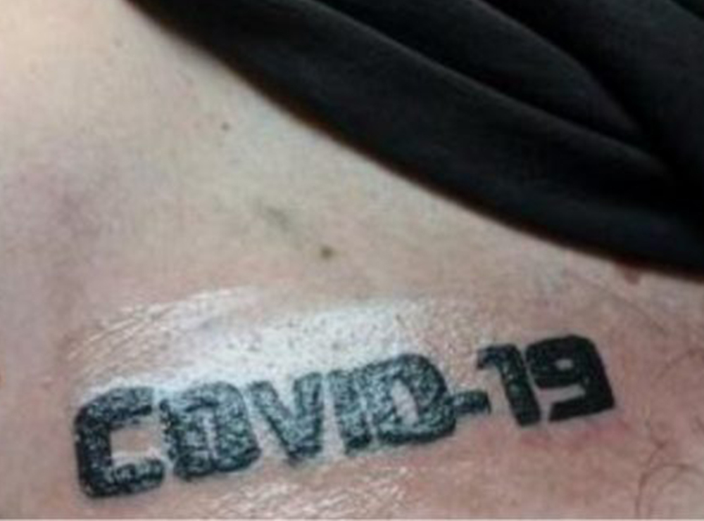 Njerëzit po bëjnë tatuazh koronavirusin