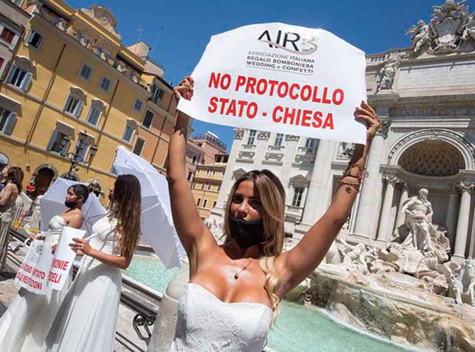 (Fotot) Protesta ndryshe/ Nuset janë gati, por pandemia i pengon të martohen
