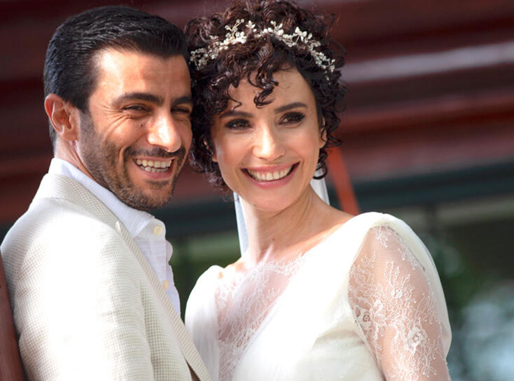 Aktorja e famshme turke “Gymysh” i jep fund beqarisë, martohet në një ceremoni private me biznesmenin