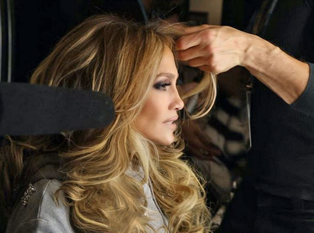 Jennifer Lopez rikthen në modë modelin e flokëve të viteve ’90