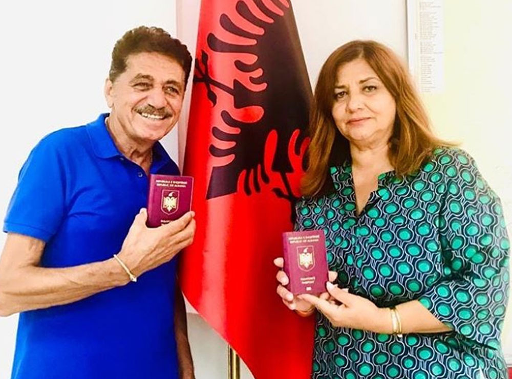 Sabriu dhe Nera marrin pasaportën shqiptare