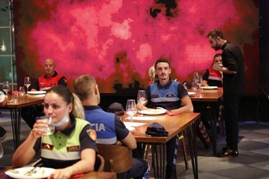 Policia e Shtetit zbarkon në “Hell’s Kitchen” dhe kanë dy fjalë për Renato Mekollin!
