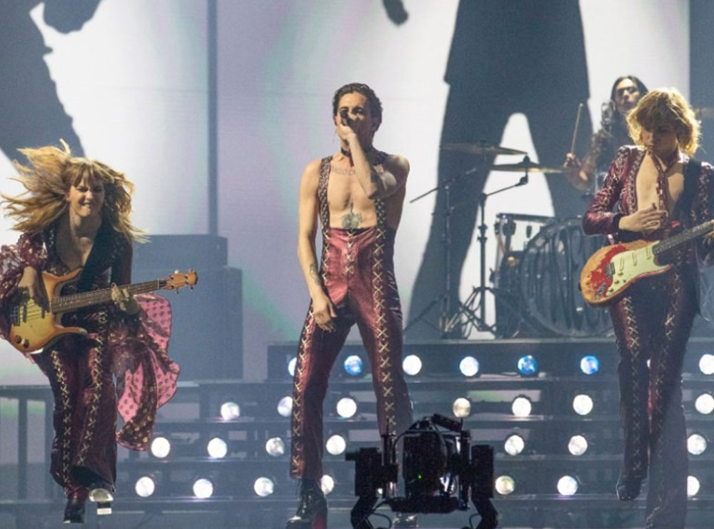 ‘Rock n’roll nuk vdes kurrë’/ Pas 31 vitesh Italia fiton Eurovizion, kush është grupi ‘Maneskin’ që elektrizoi skenën gjigande?