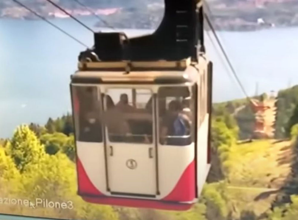 Del VIDEO/ Si u rrëzua kabina e teleferikut me 15 persona në Itali