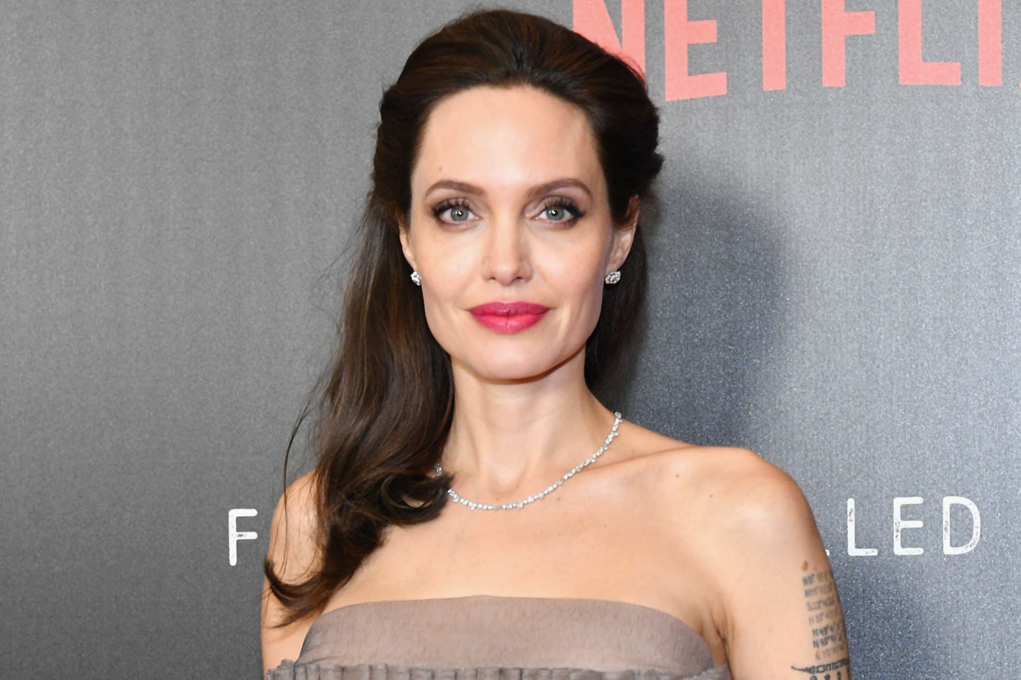 Angelina Jolie hap Instagram, postimi i parë bëhet viral (FOTO)