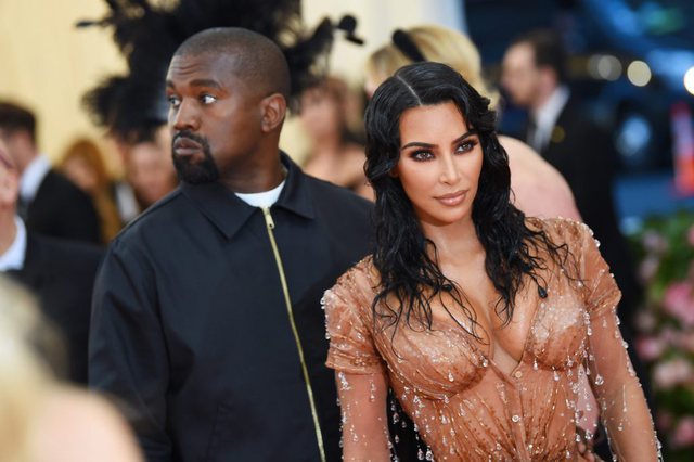 Pasi u përfol për tradhti gjatë martese, Kanye West i bën ‘unfollow’ Kim-it në Instagram