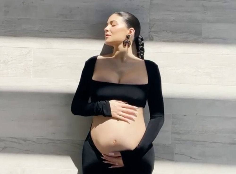 Bebi numër dy është rrugës dhe Kylie Jenner bën videon më të bukur për t’ia treguar botës