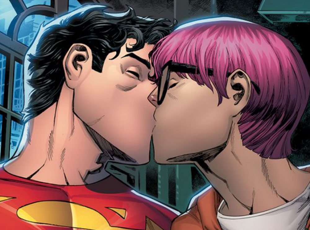 Superman prezantohet si biseksual në librat e rinj, personazhi i famshëm puthje në buzë me mikun e tij