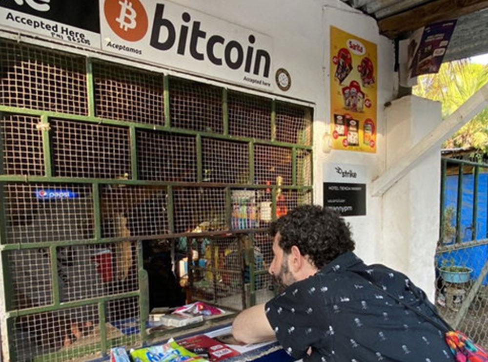 Turizëm për 45 ditë vetëm me Bitcoin, dy italianë ia dalin pa futur duart në xhep