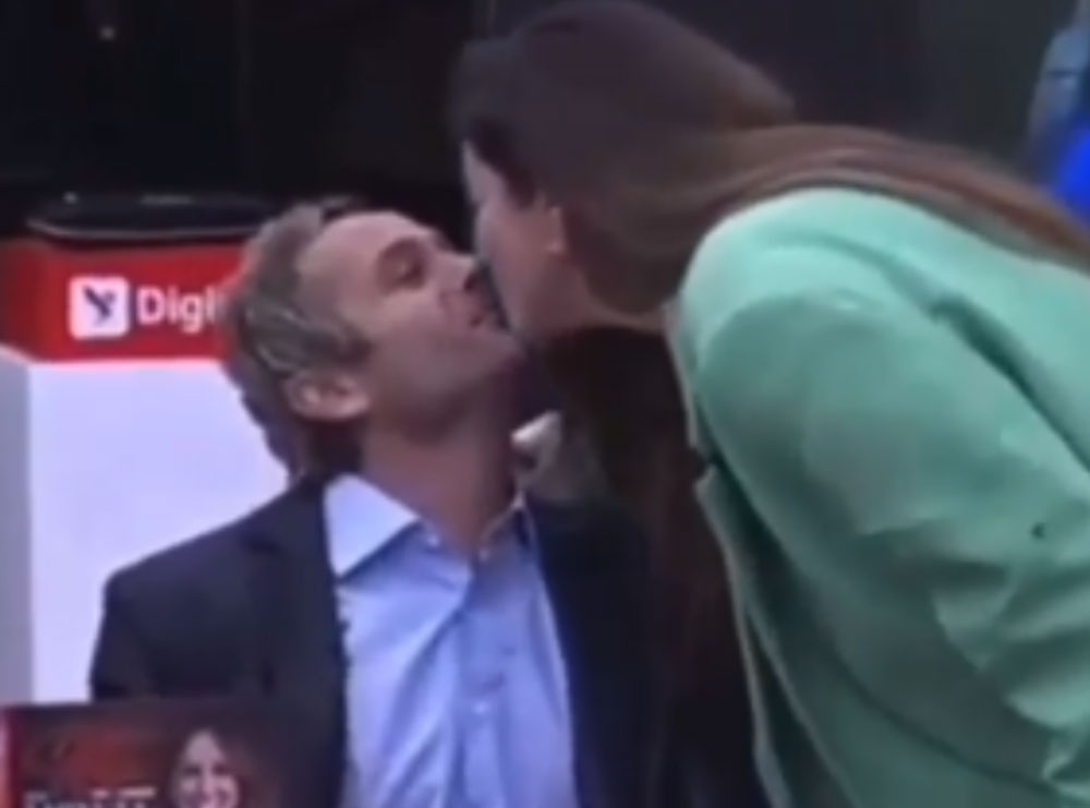 Pamjet virale në rrjet, puthje në buzë mes Arjola Demirit dhe Ilir Shaqirit (fotot)