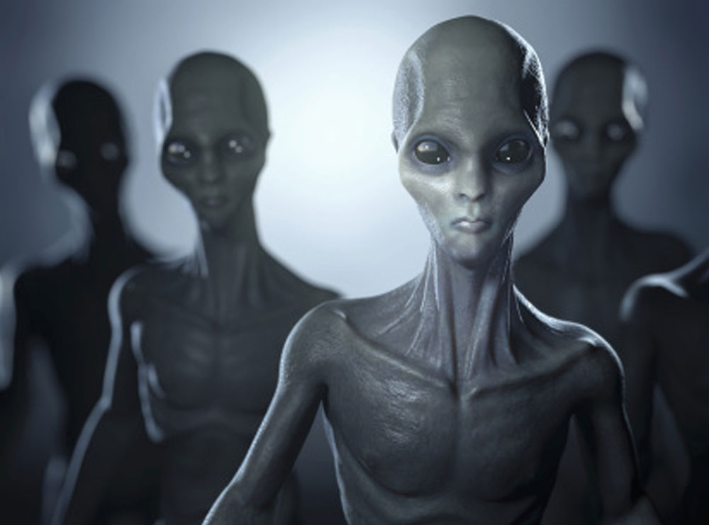 Pentagoni: Alienët kanë pasur kontakte seksuale me ‘dëshmitarë’ dhe kanë lënë gra shtatzënë (fotot)