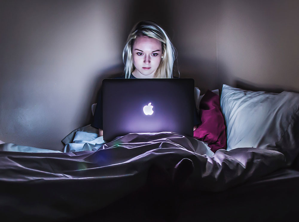 Heqja dorë nga gjumi për të biseduar në internet… çfarë është Vamping, kaq i përhapur në mesin e adoleshentëve