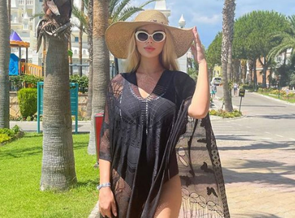 Shtatzënë për herë të parë, Eni Koçi poston fotot e rralla me bikini