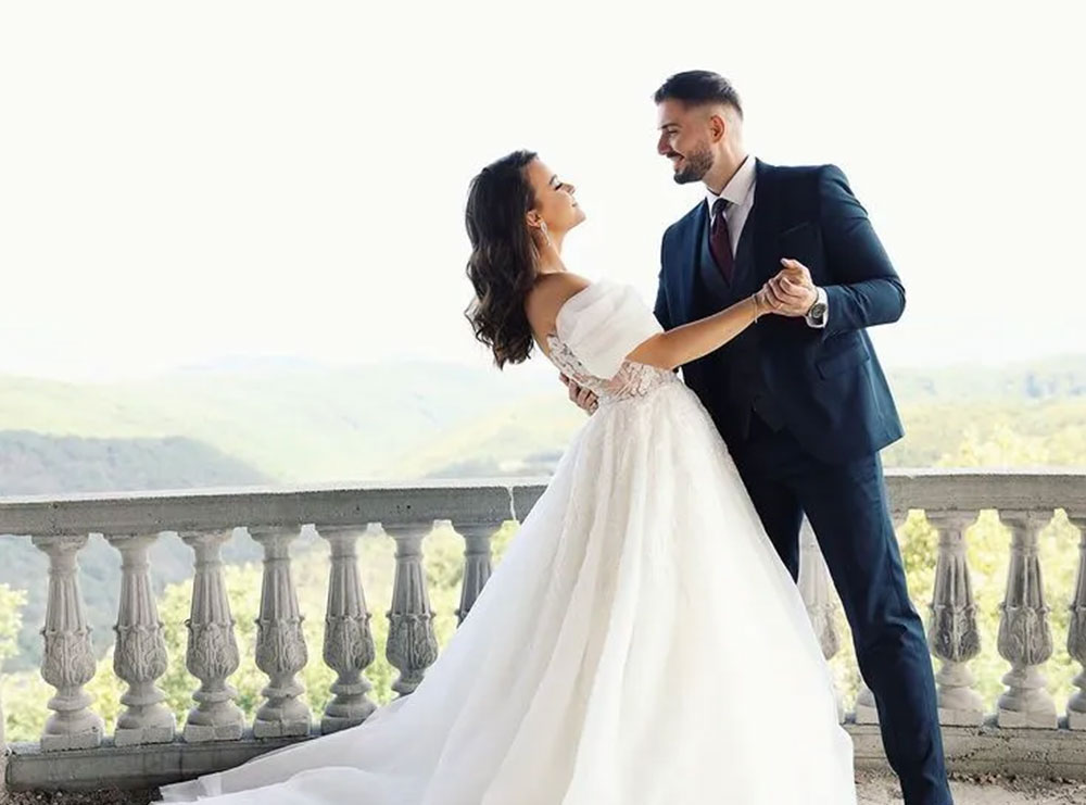 FOTO/ Ishte tërhequr nga muzika… këngëtarja shqiptare martohet me avokatin