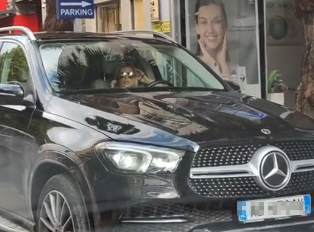 Po fliste në celular në makinën e parkuar, Alketa Vejsiu sqaron videon e bërë virale