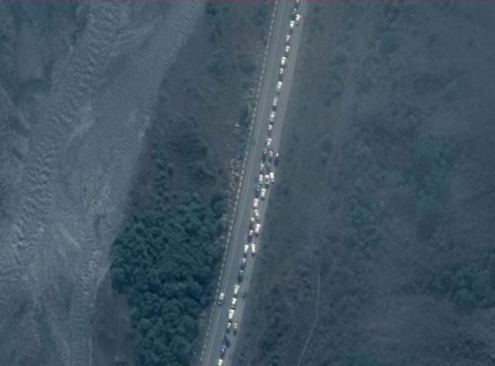 Imazhet satelitore, 10 milje radhë ndërsa rusët ikin pas thirrjes së Vladimir Putin për të luftuar