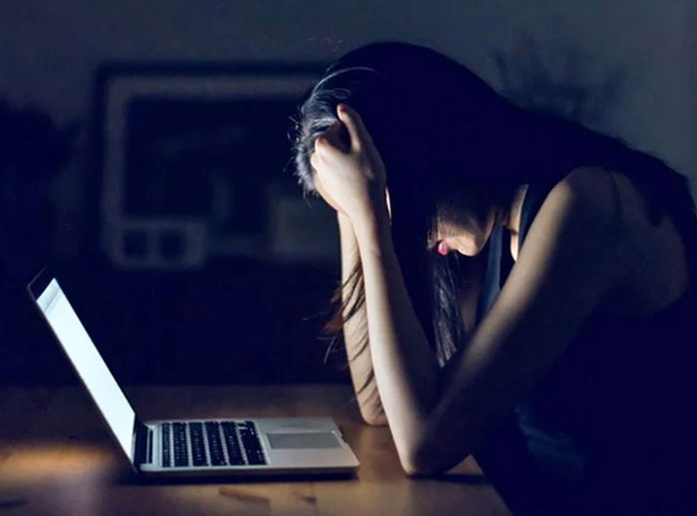 Rasti i paprecedentë i pornografisë “masive” hakmarrëse, foto dhe video intime të 141 vajzave po qarkullojnë në celularë