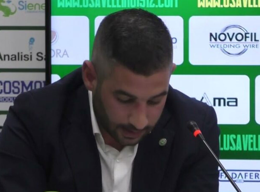 “Ta pres kokën dhe e fus në valixhe, nëse im bir nuk luan”: kërcënime shokuese trajnerit të Avellino