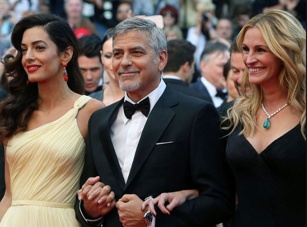 George Clooney tregon momentin e sikletshëm kur puthi Julia Roberts në sy të bashkëshortes