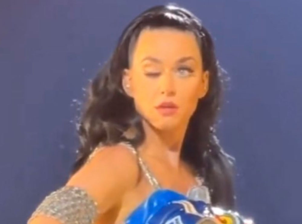 Syri i Katy Perry lëvizi në mënyrë të çuditshme dhe interneti ka disa teori interesante