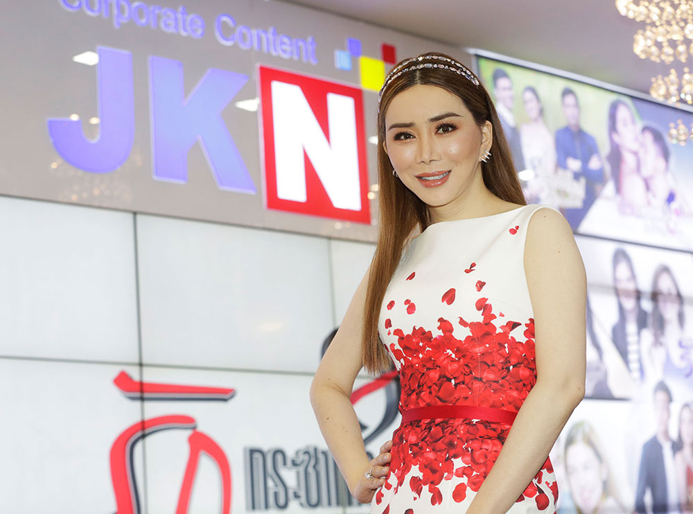 Miss Universe iu shit për 2 mln dollarë manjatit mediatik tajlandez